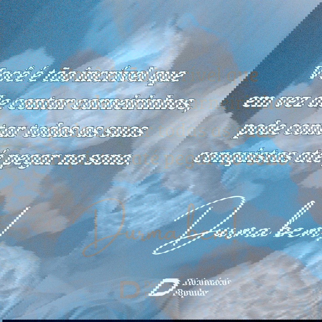 Frase de boa noite com céu azul cheio de nuvens