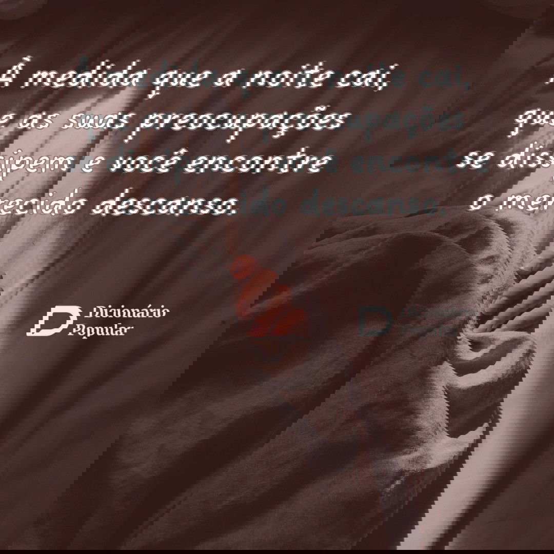 Frases de boa noite e mão feminina sobre coberta